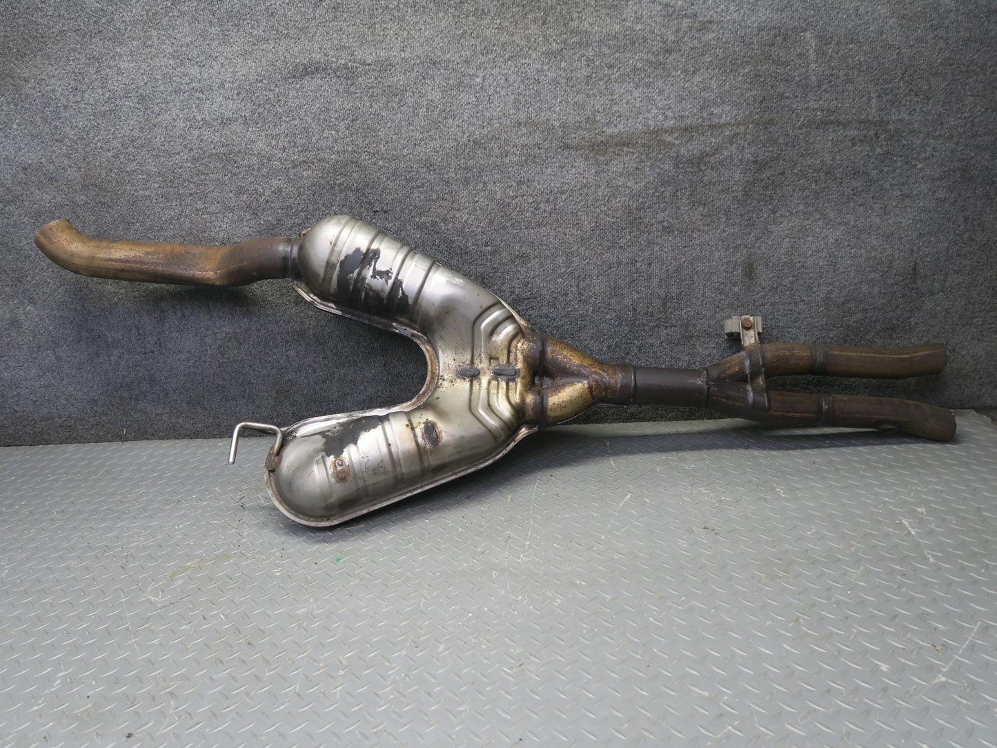 99-03 BMW E39 540ia 4.4L M62 Center Exhaust Muffler Boysen 1440155 OEM