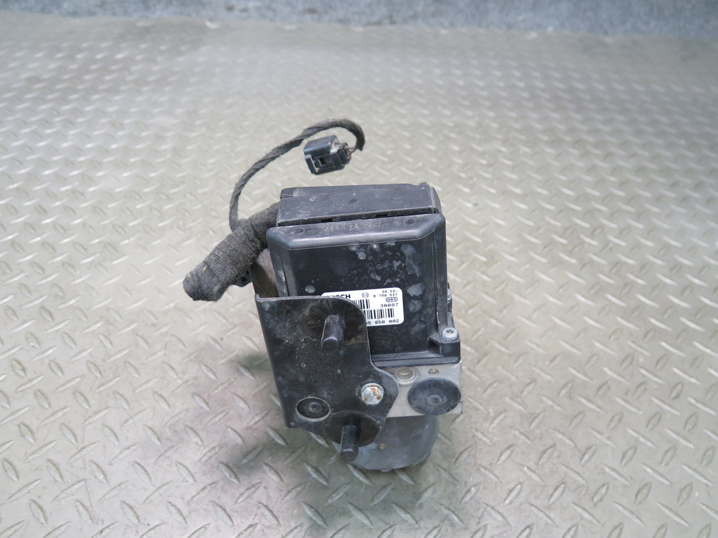 99-03 BMW E39 540ia 4.4L M62 ABS DSC Hydraulic Anti Lock Brake Pump 6769537 OEM