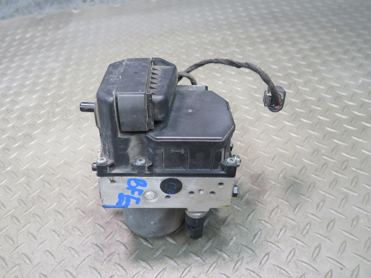 99-03 BMW E39 540ia 4.4L M62 ABS DSC Hydraulic Anti Lock Brake Pump 6769537 OEM