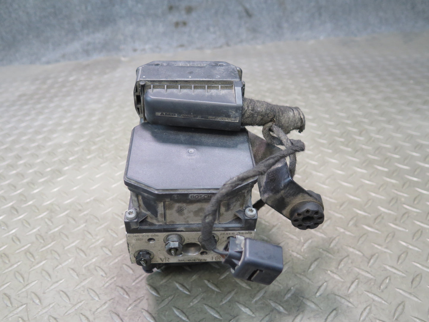 99-03 BMW E39 540ia 4.4L M62 ABS DSC Hydraulic Anti Lock Brake Pump 6769537 OEM