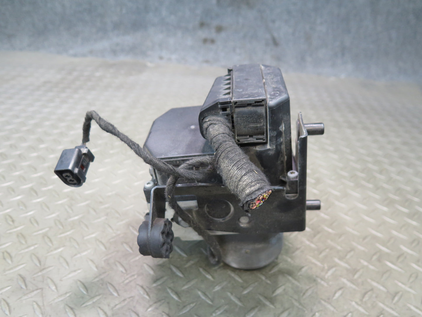 99-03 BMW E39 540ia 4.4L M62 ABS DSC Hydraulic Anti Lock Brake Pump 6769537 OEM