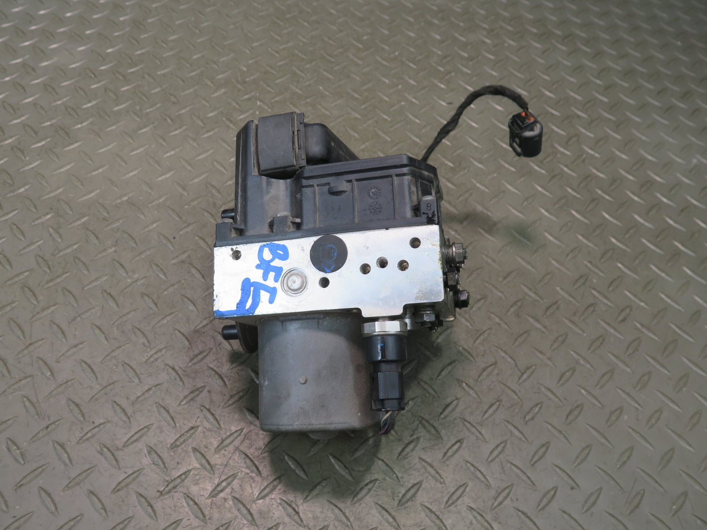 99-03 BMW E39 540ia 4.4L M62 ABS DSC Hydraulic Anti Lock Brake Pump 6769537 OEM