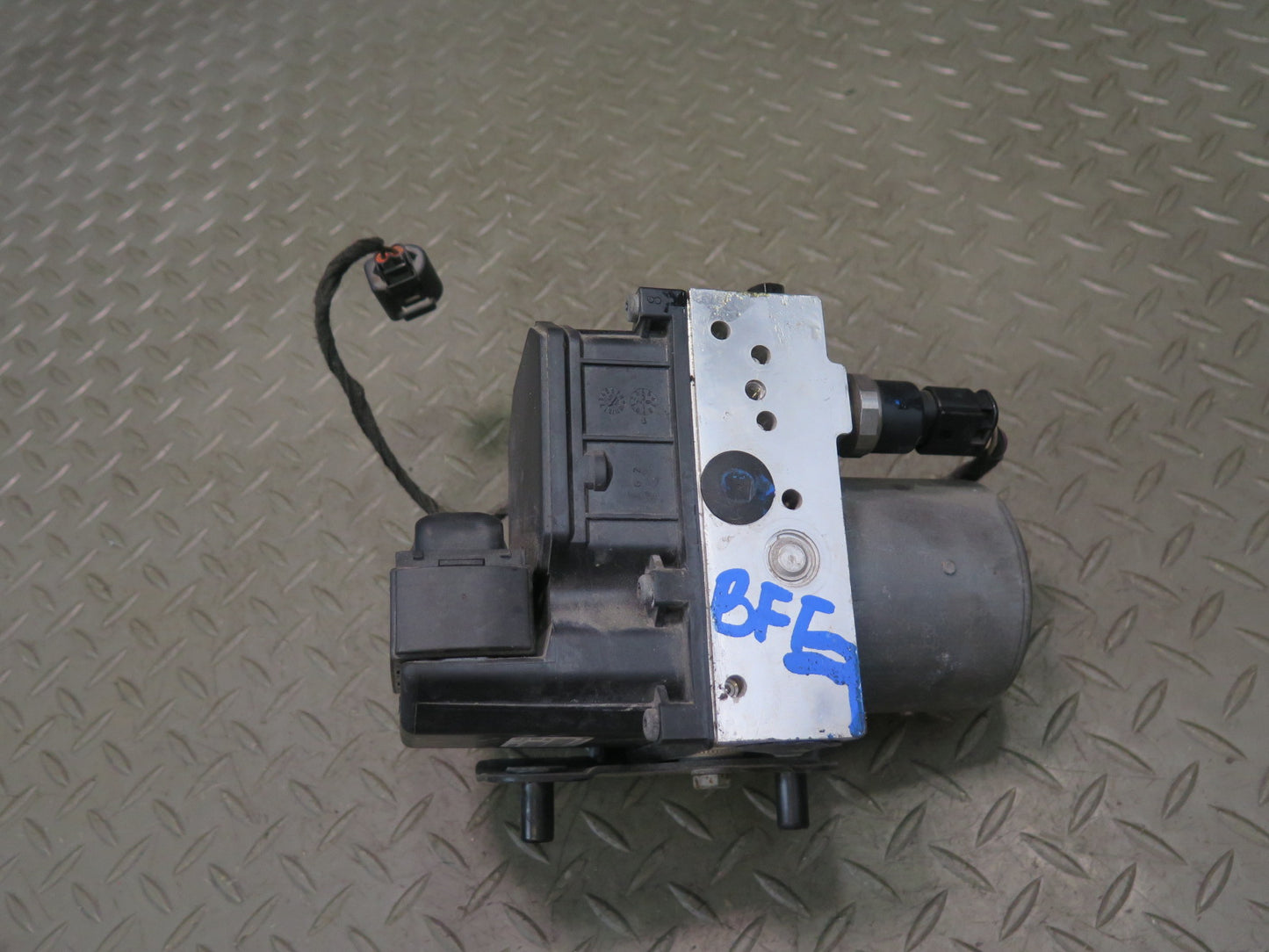 99-03 BMW E39 540ia 4.4L M62 ABS DSC Hydraulic Anti Lock Brake Pump 6769537 OEM