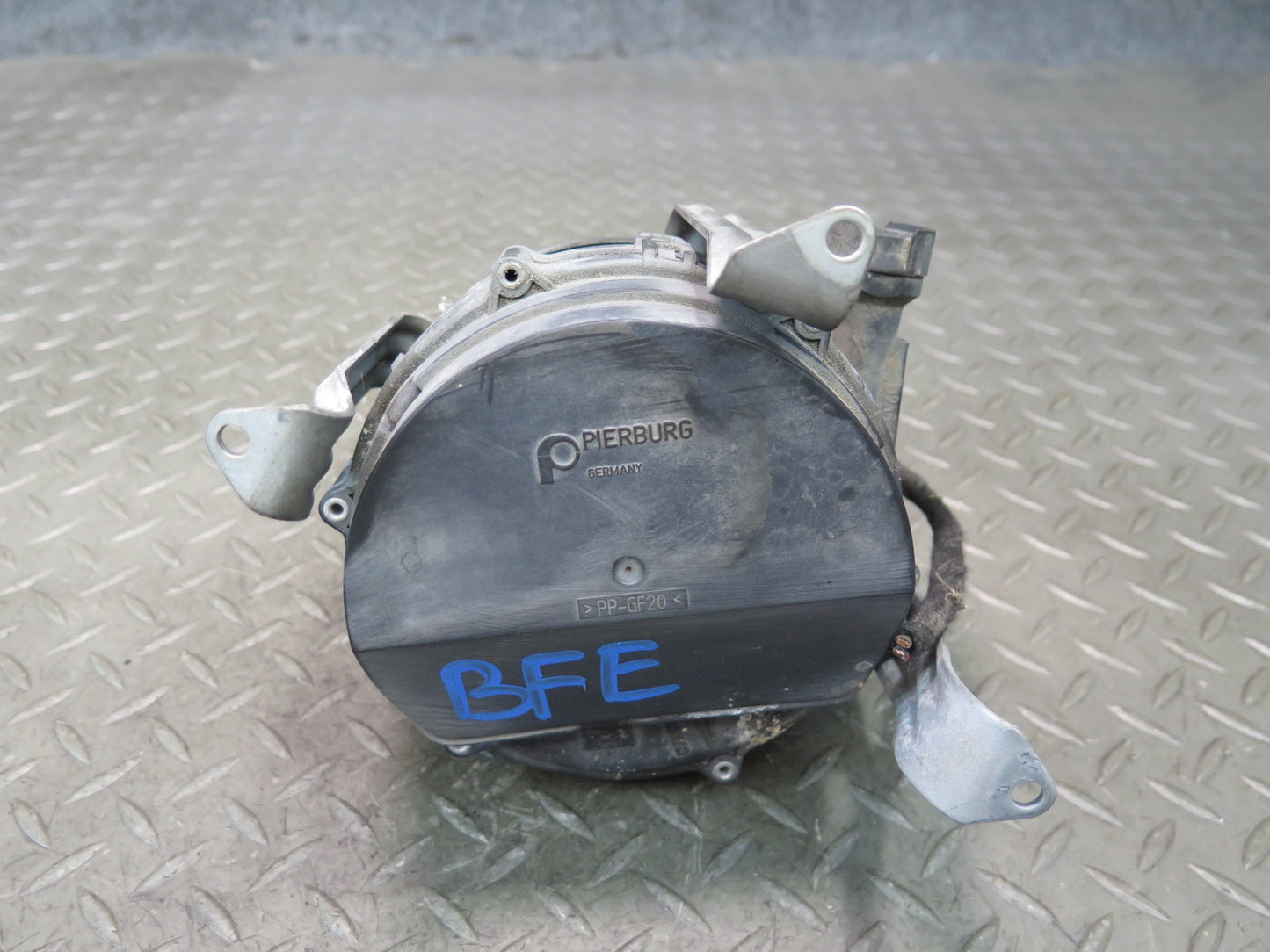 99-03 BMW E39 540ia M5 M62 S62 Secondary Air Injection Smog Pump 1433958 OEM