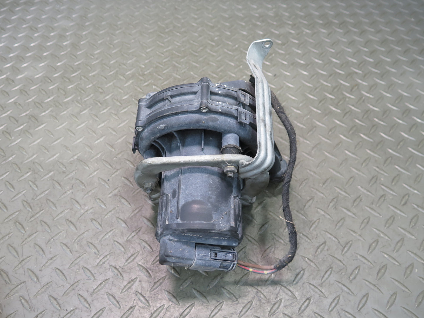99-03 BMW E39 540ia M5 M62 S62 Secondary Air Injection Smog Pump 1433958 OEM