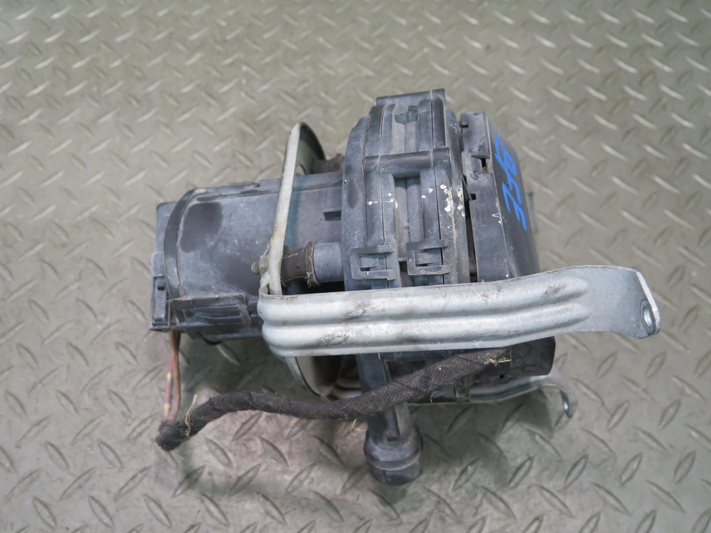 99-03 BMW E39 540ia M5 M62 S62 Secondary Air Injection Smog Pump 1433958 OEM