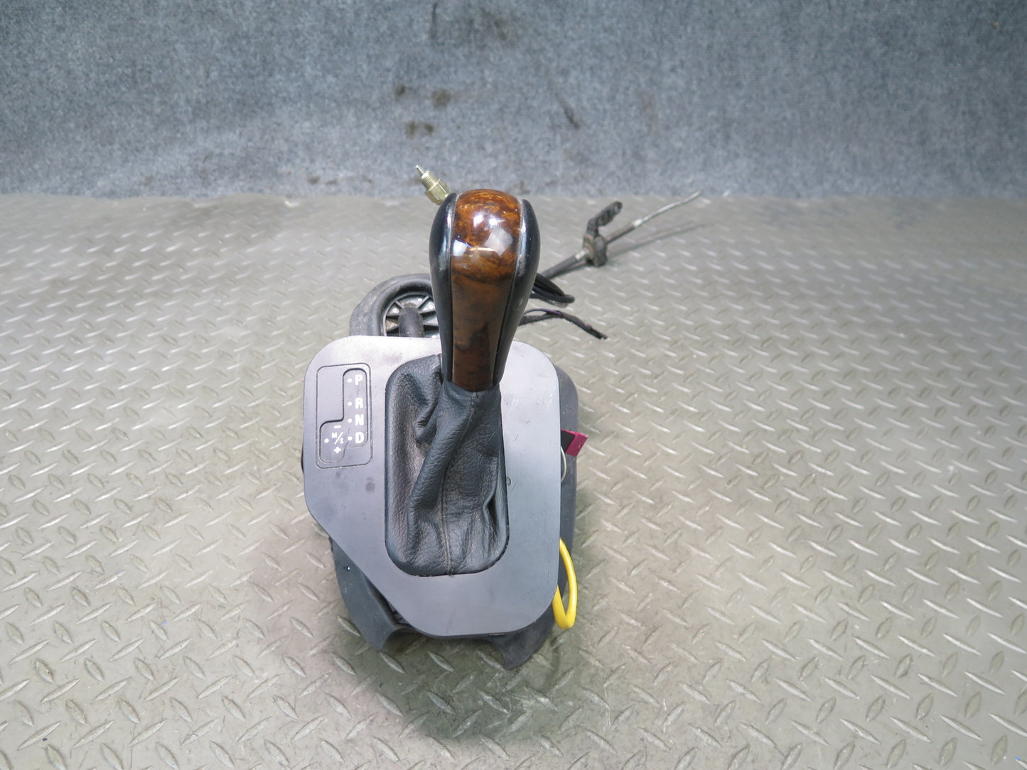 02-03 BMW E39 540ia 4.4L M62 A/T Steptronic Gearshifter w Trim Knob & Cable OEM