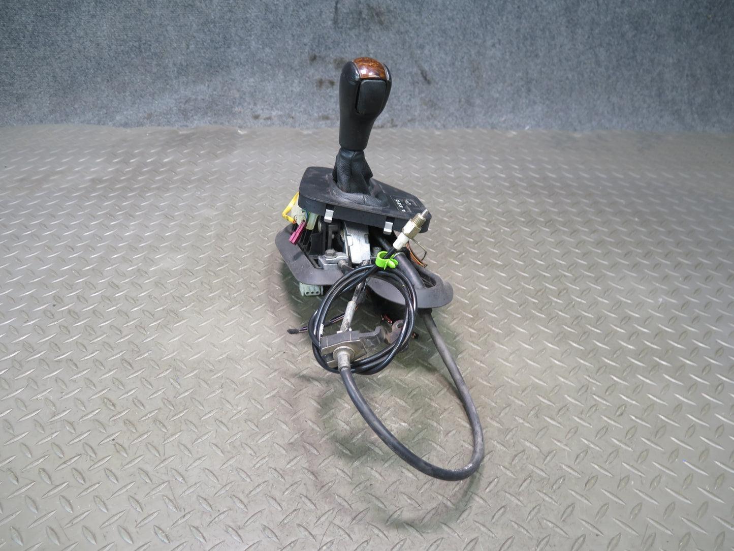 02-03 BMW E39 540ia 4.4L M62 A/T Steptronic Gearshifter w Trim Knob & Cable OEM