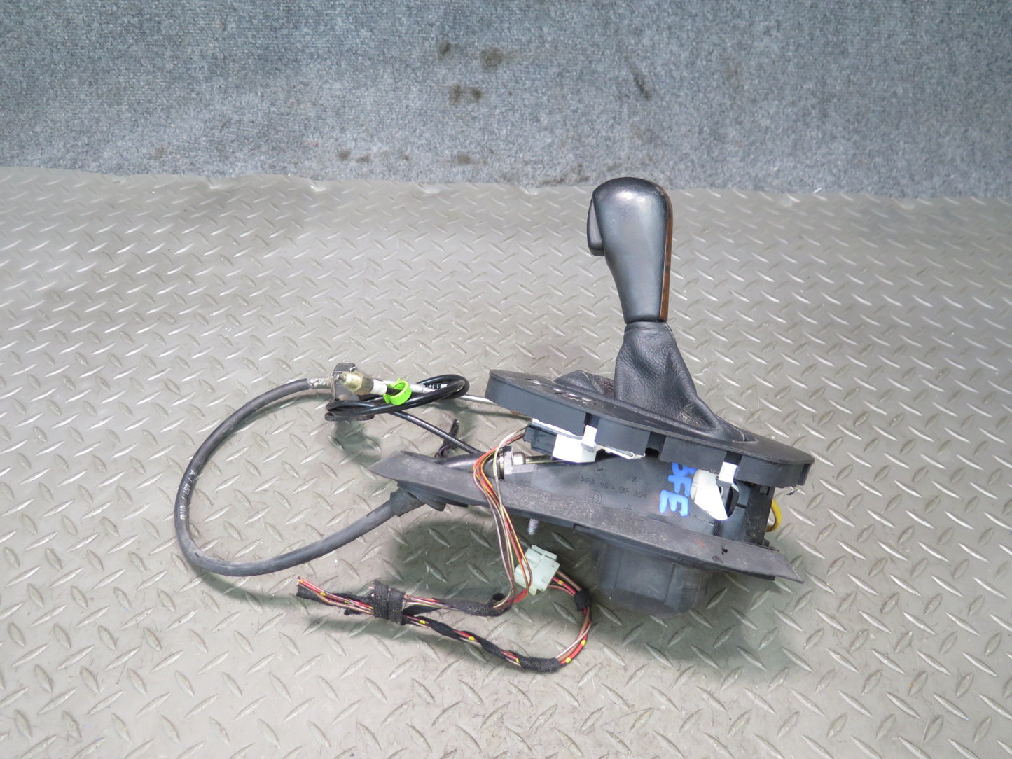02-03 BMW E39 540ia 4.4L M62 A/T Steptronic Gearshifter w Trim Knob & Cable OEM
