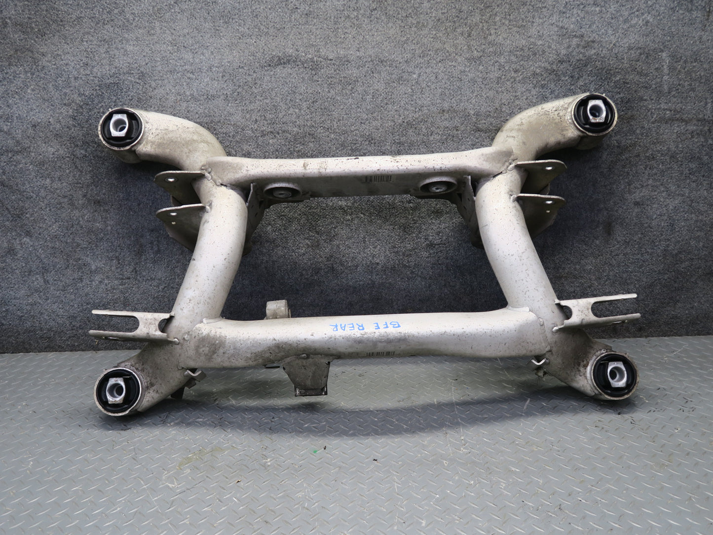 00-03 BMW E39 540ia Rear Suspension Subframe Crossmember Carrier OEM