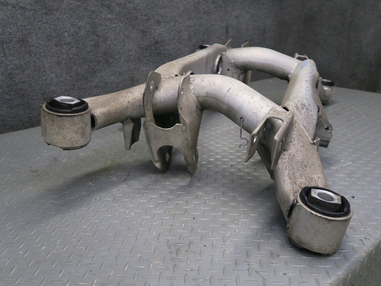 00-03 BMW E39 540ia Rear Suspension Subframe Crossmember Carrier OEM
