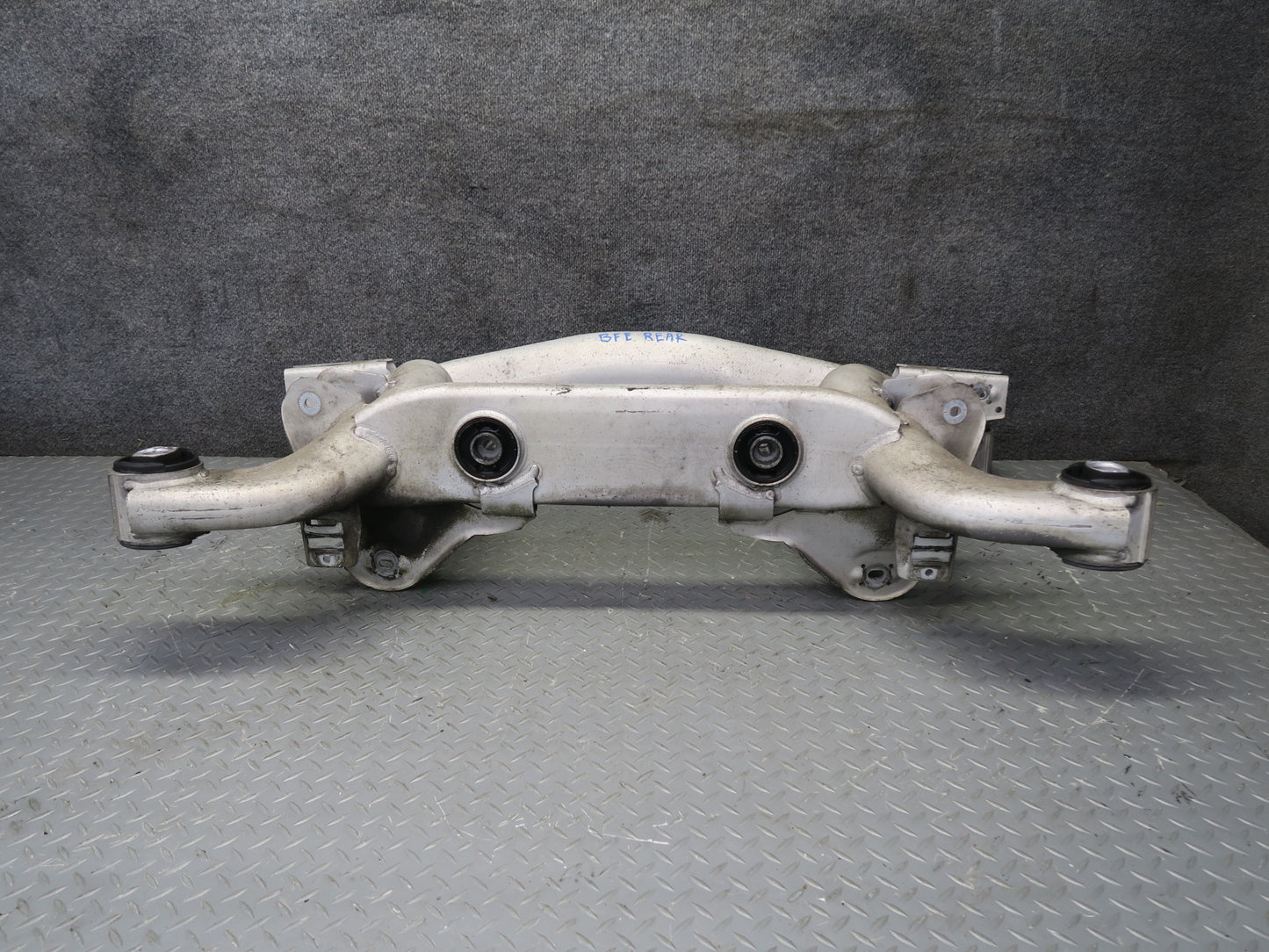 00-03 BMW E39 540ia Rear Suspension Subframe Crossmember Carrier OEM
