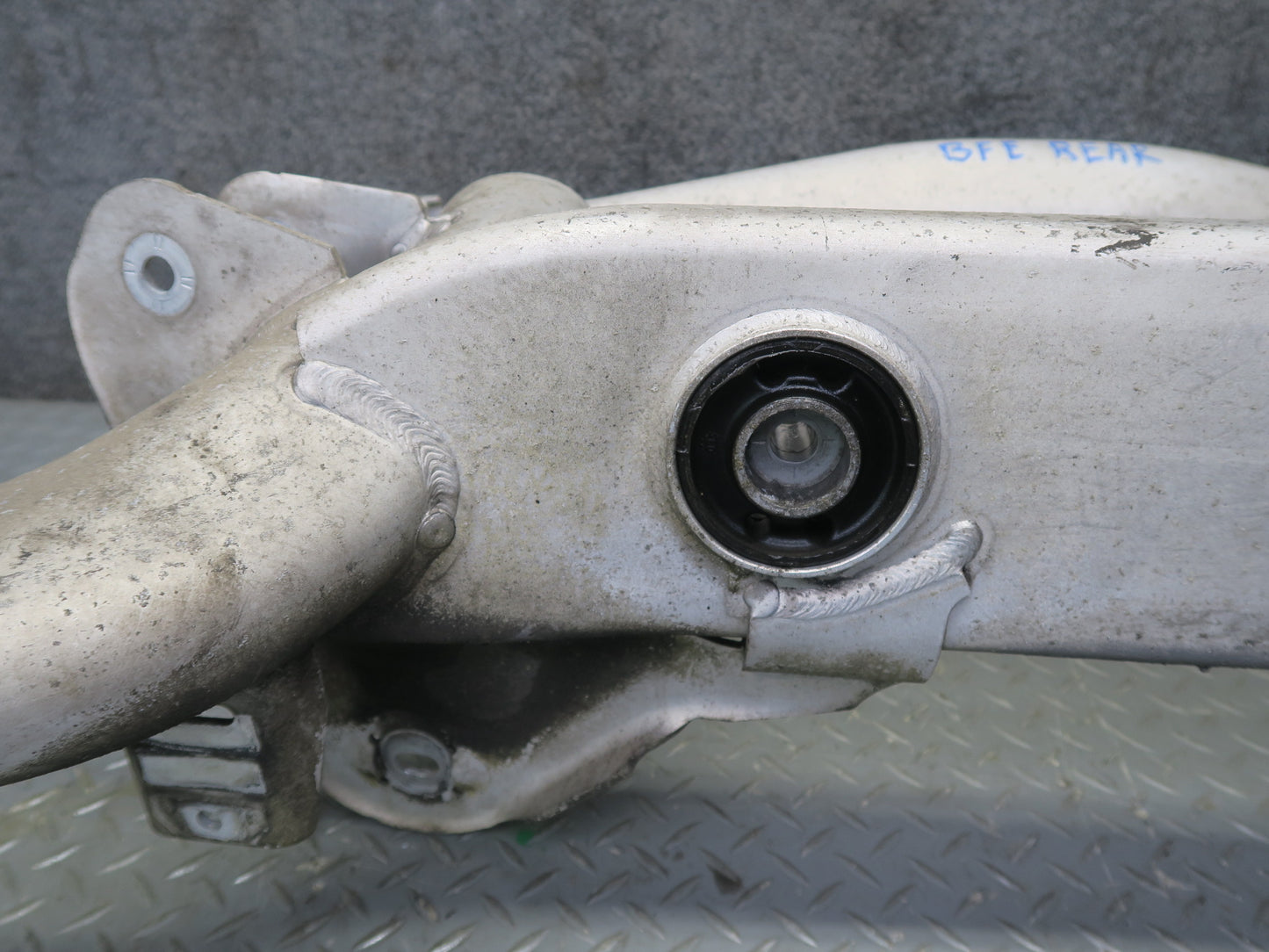 00-03 BMW E39 540ia Rear Suspension Subframe Crossmember Carrier OEM