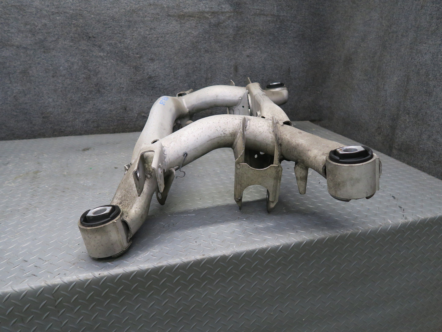 00-03 BMW E39 540ia Rear Suspension Subframe Crossmember Carrier OEM