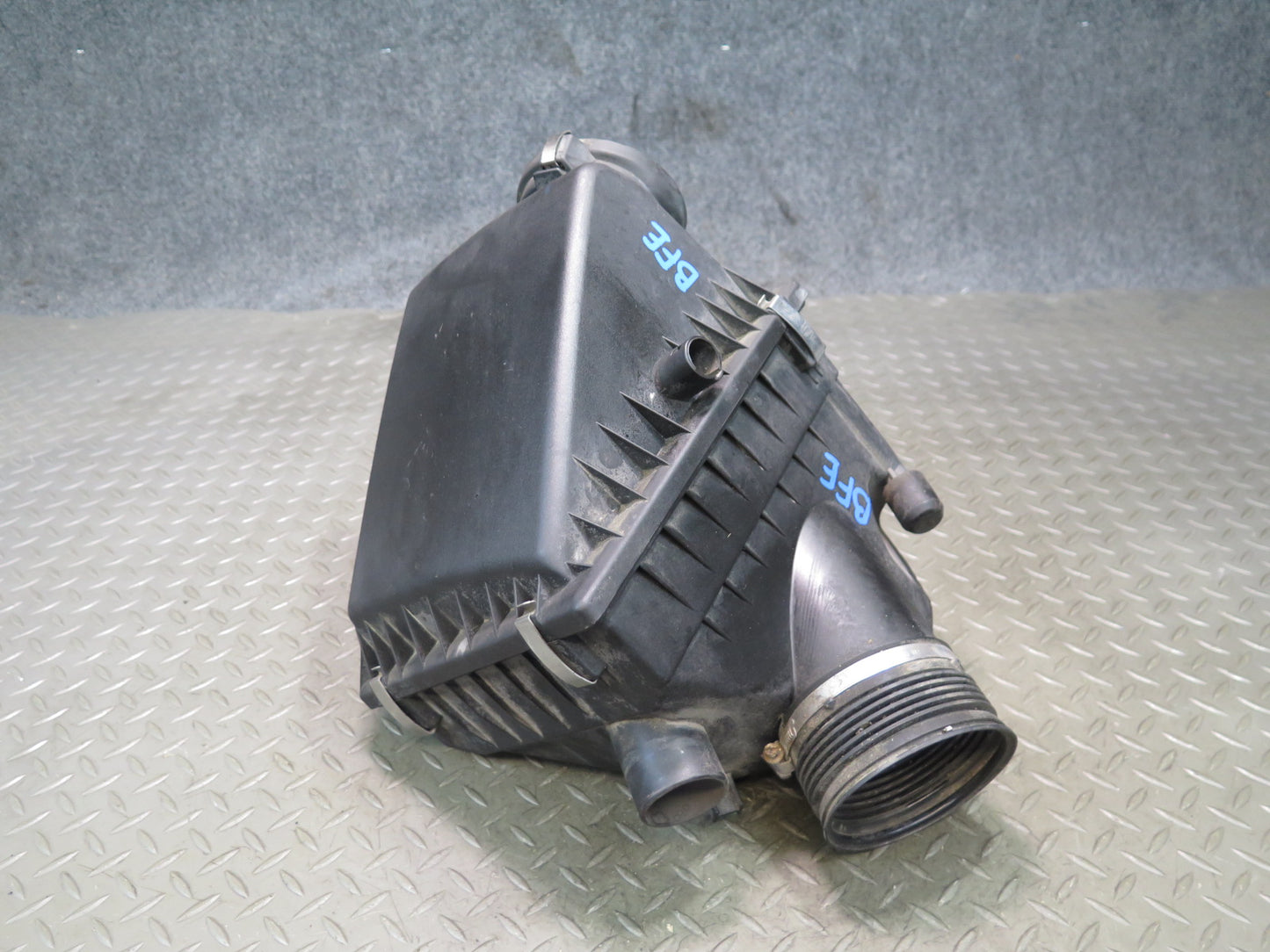 99-03 BMW E39 540ia 4.4L M62 Air Intake Muffler Leaner Filter Box OEM