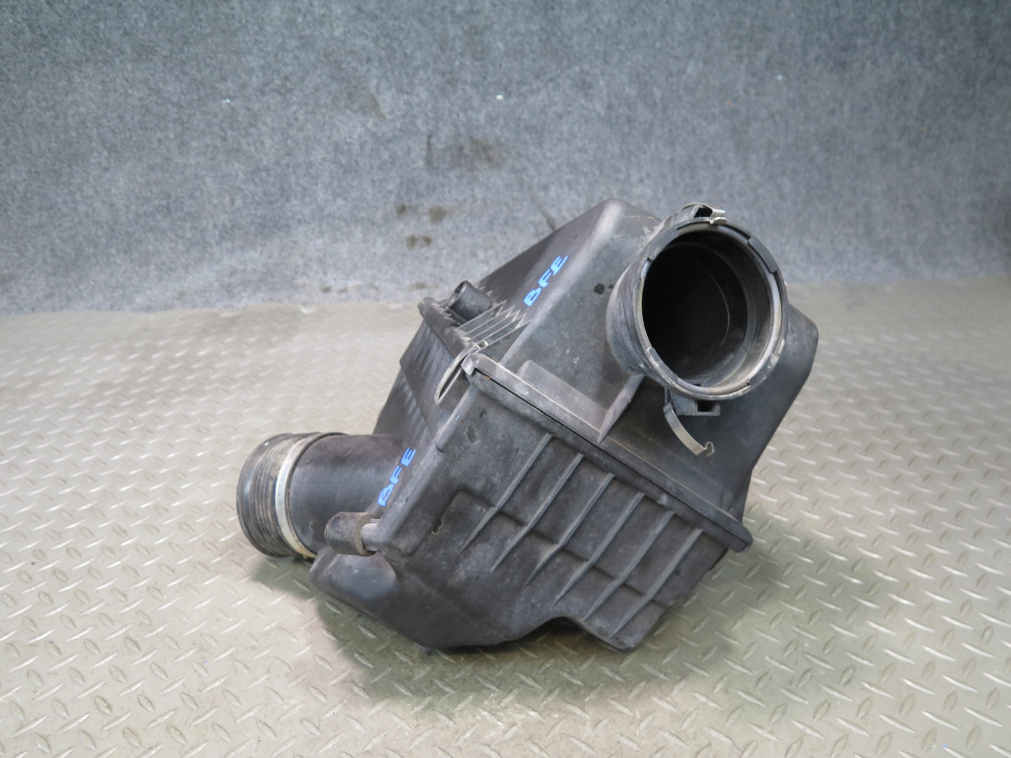 99-03 BMW E39 540ia 4.4L M62 Air Intake Muffler Leaner Filter Box OEM