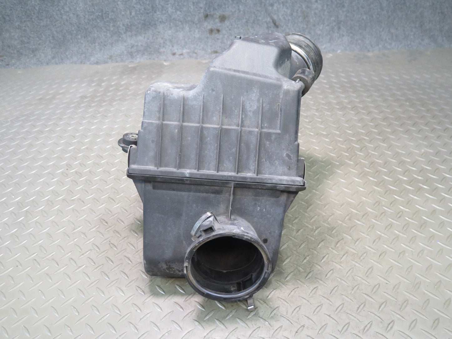 99-03 BMW E39 540ia 4.4L M62 Air Intake Muffler Leaner Filter Box OEM
