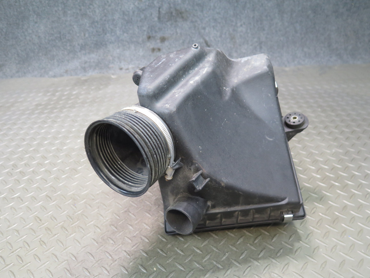 99-03 BMW E39 540ia 4.4L M62 Air Intake Muffler Leaner Filter Box OEM