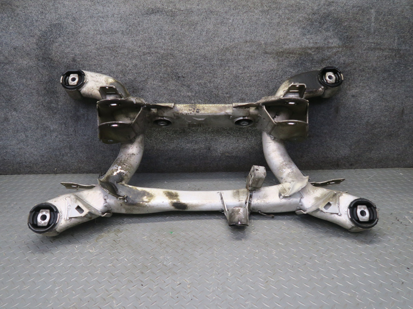 00-03 BMW E39 540ia Rear Suspension Subframe Crossmember Carrier OEM