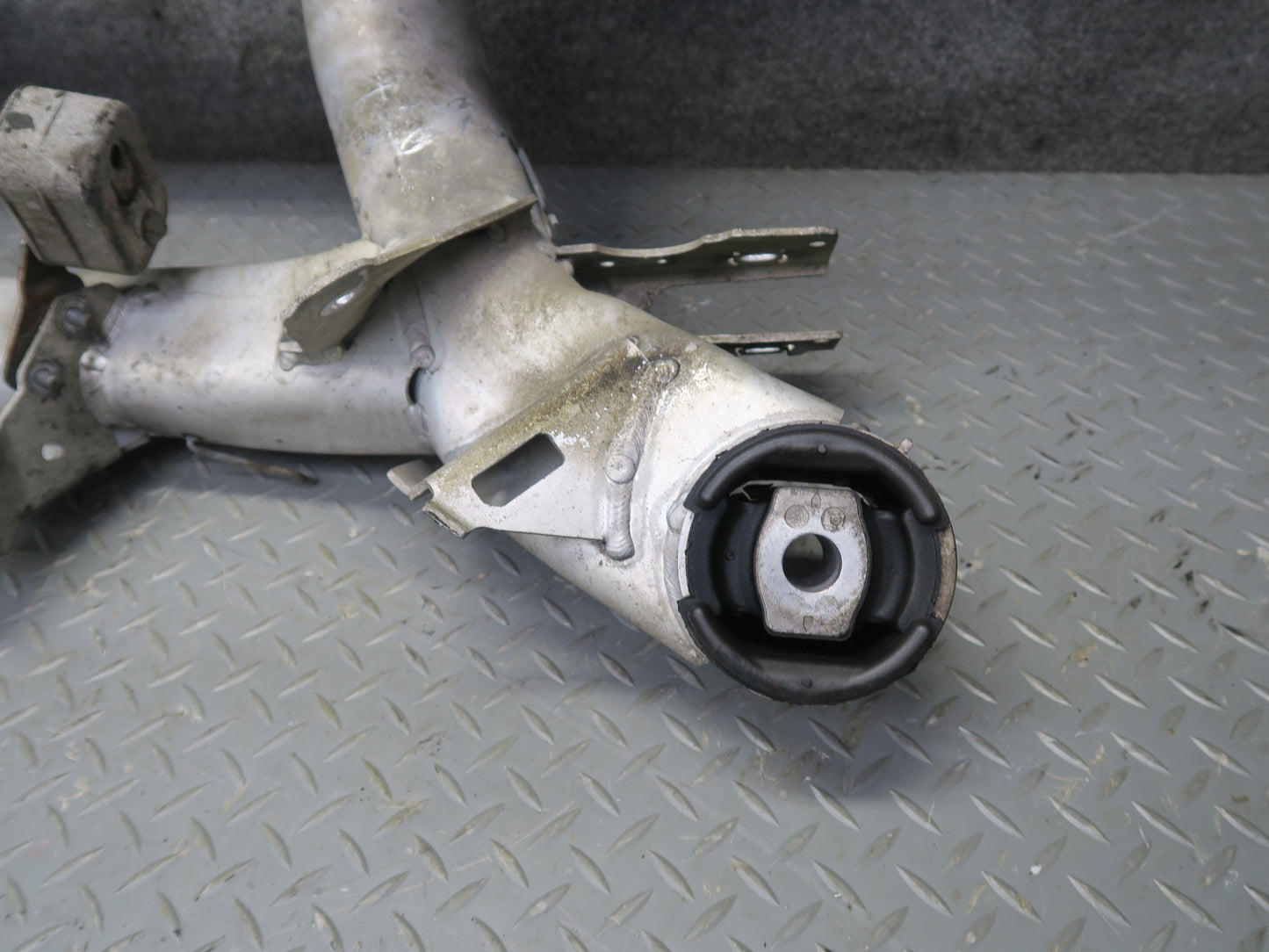 00-03 BMW E39 540ia Rear Suspension Subframe Crossmember Carrier OEM