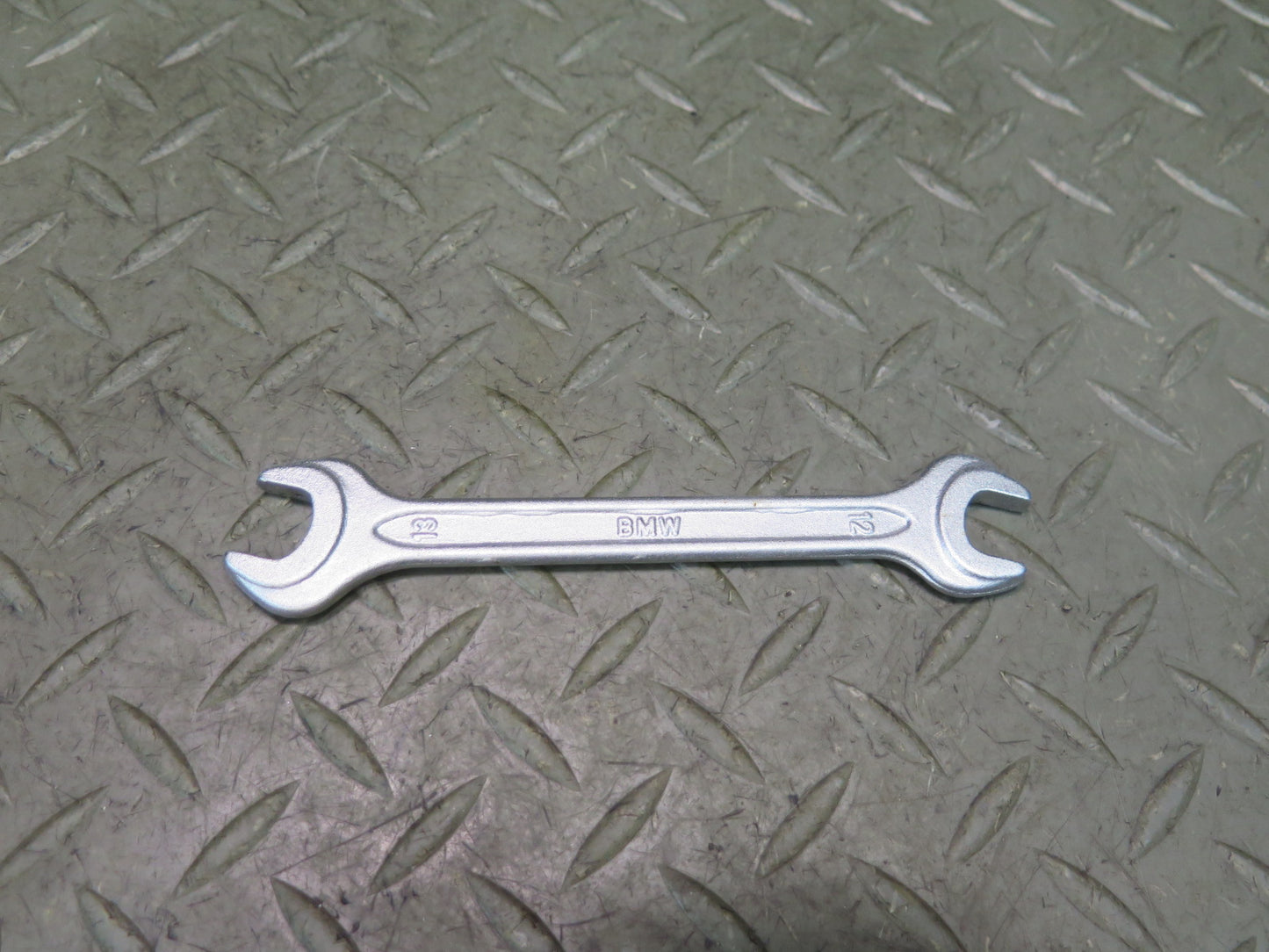 97-03 BMW E39 540ia Rear Trunk Spare Tire Wrench Tool KIT w Case & Lift Jack OEM