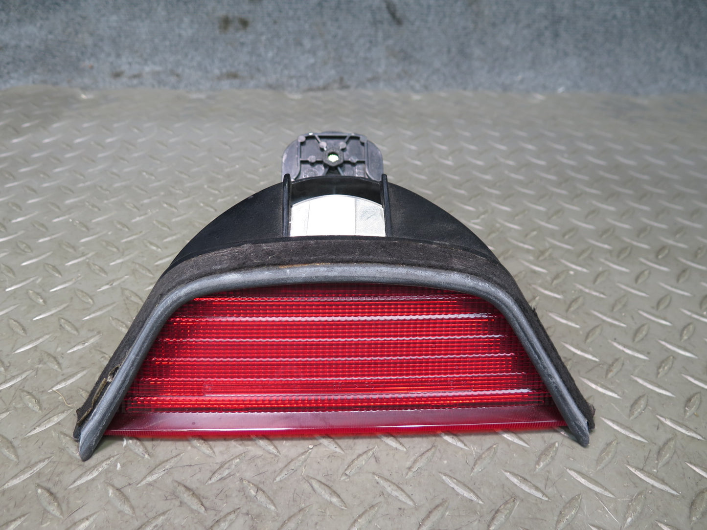 97-03 BMW E39 540ia Sedan Rear Third Brake Light Lamp 8385659 OEM