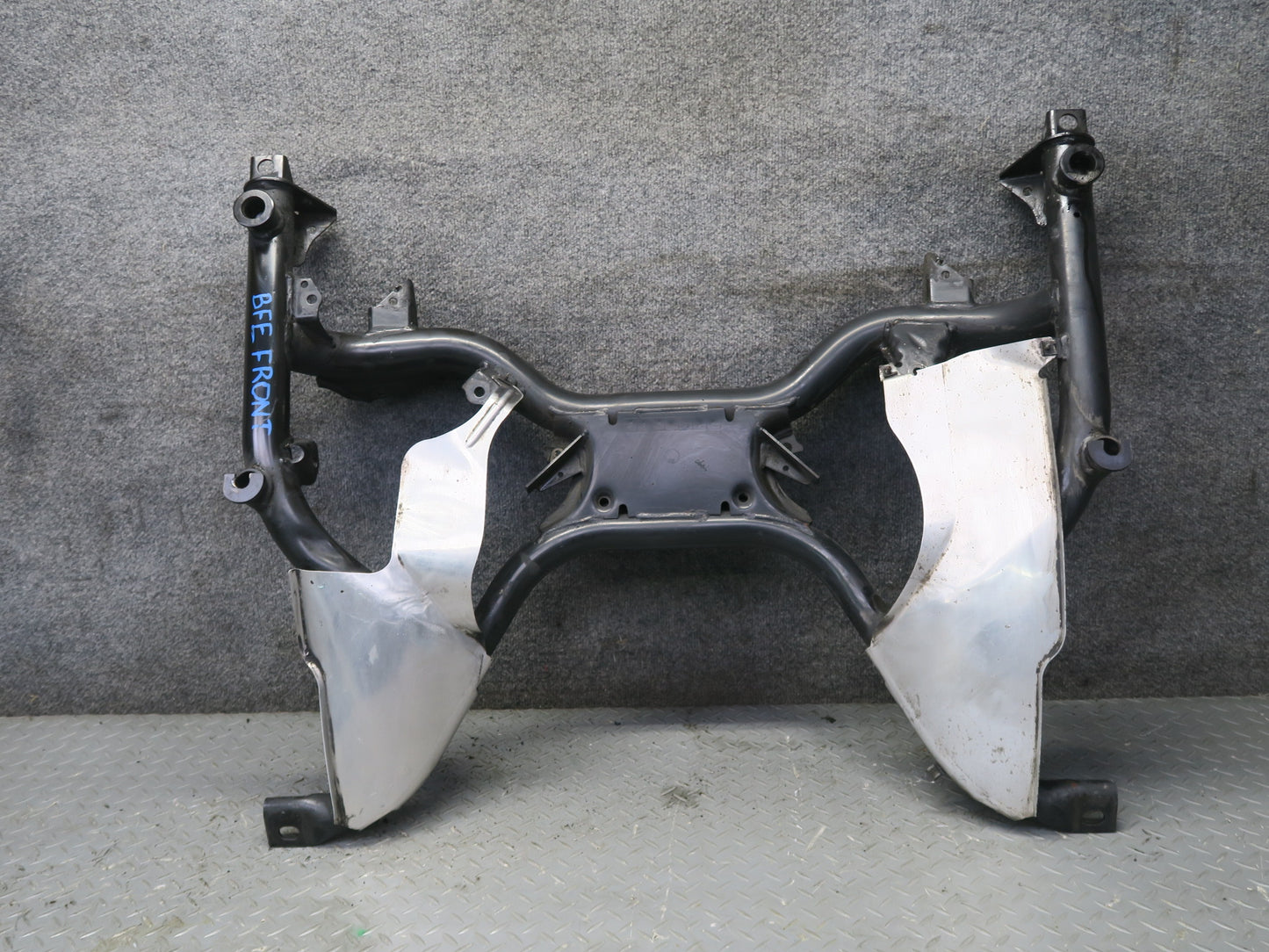 97-03 BMW E39 540ia 4.4L M62 Front Suspension Crossmember w Heat Shield Assy OEM