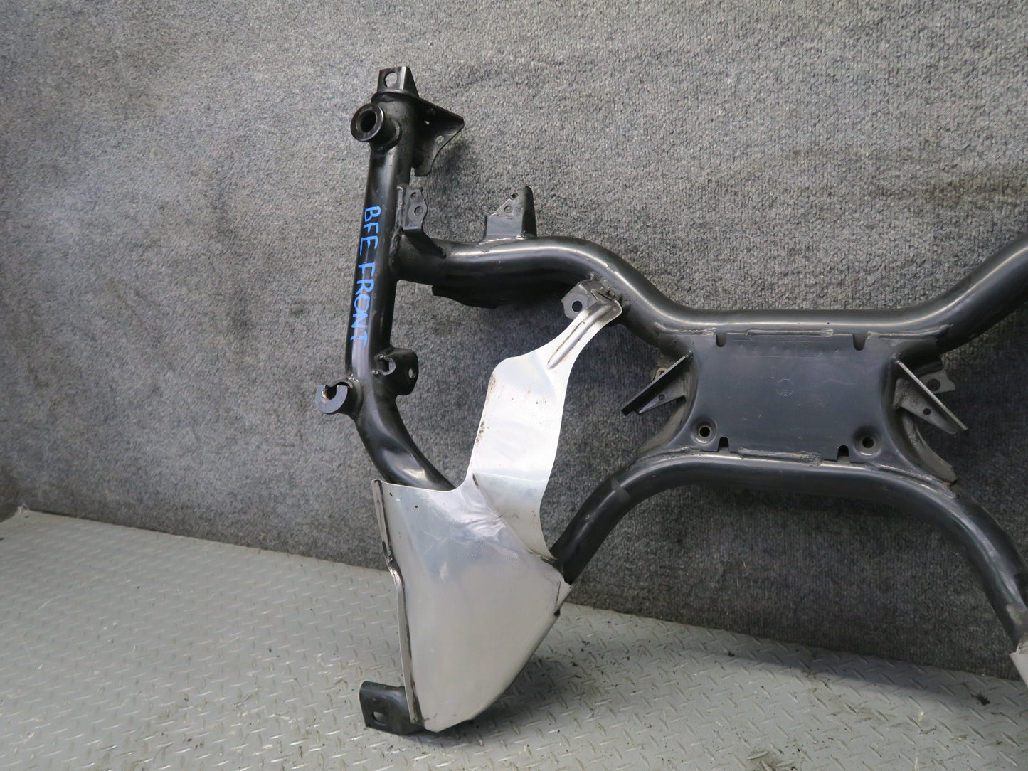 97-03 BMW E39 540ia 4.4L M62 Front Suspension Crossmember w Heat Shield Assy OEM