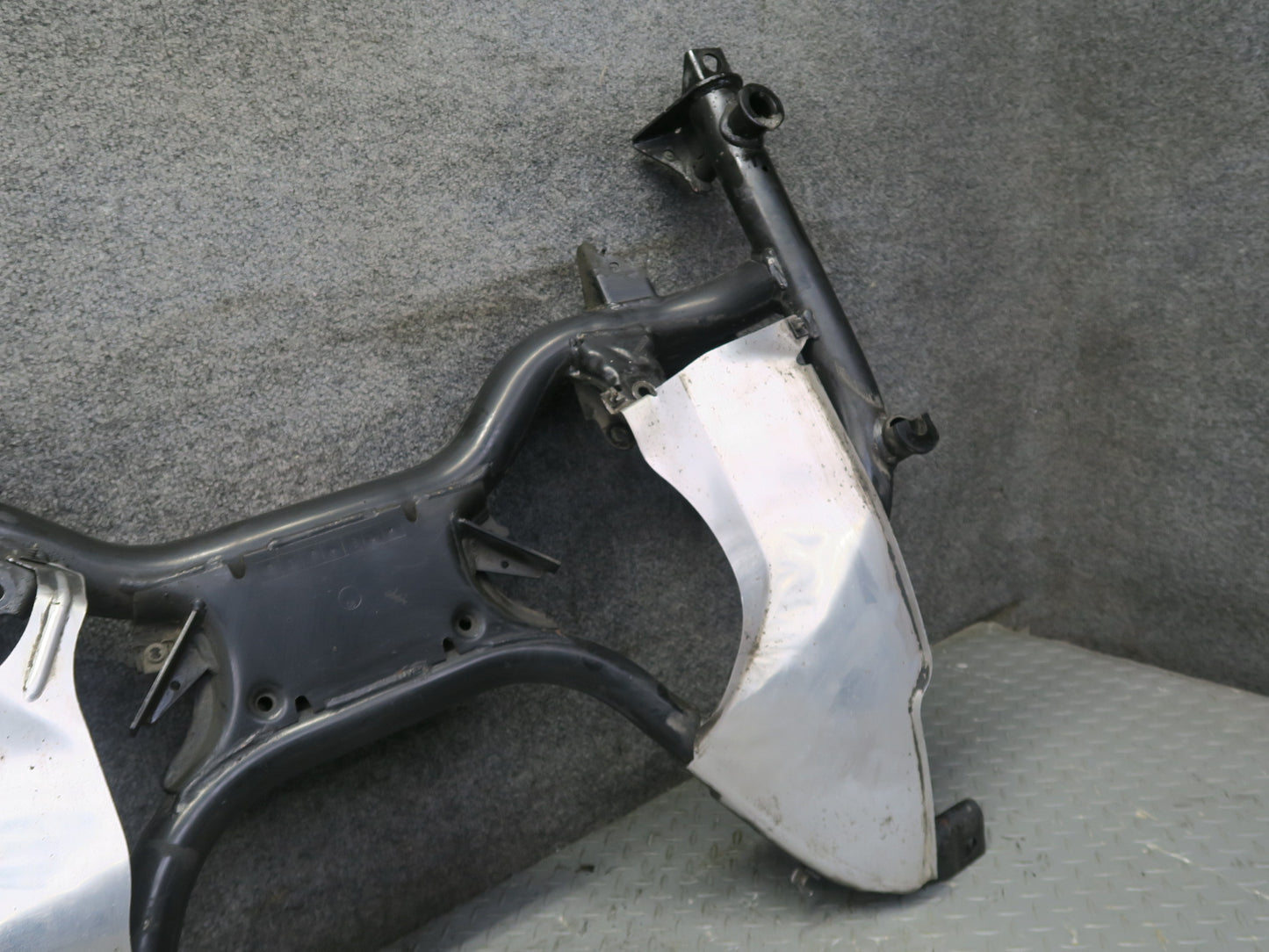 97-03 BMW E39 540ia 4.4L M62 Front Suspension Crossmember w Heat Shield Assy OEM