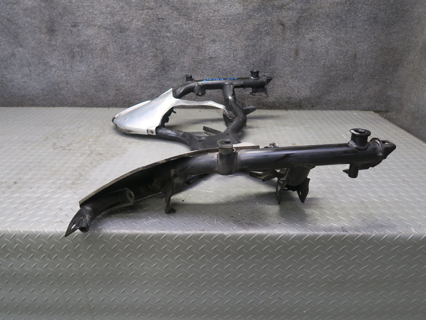 97-03 BMW E39 540ia 4.4L M62 Front Suspension Crossmember w Heat Shield Assy OEM