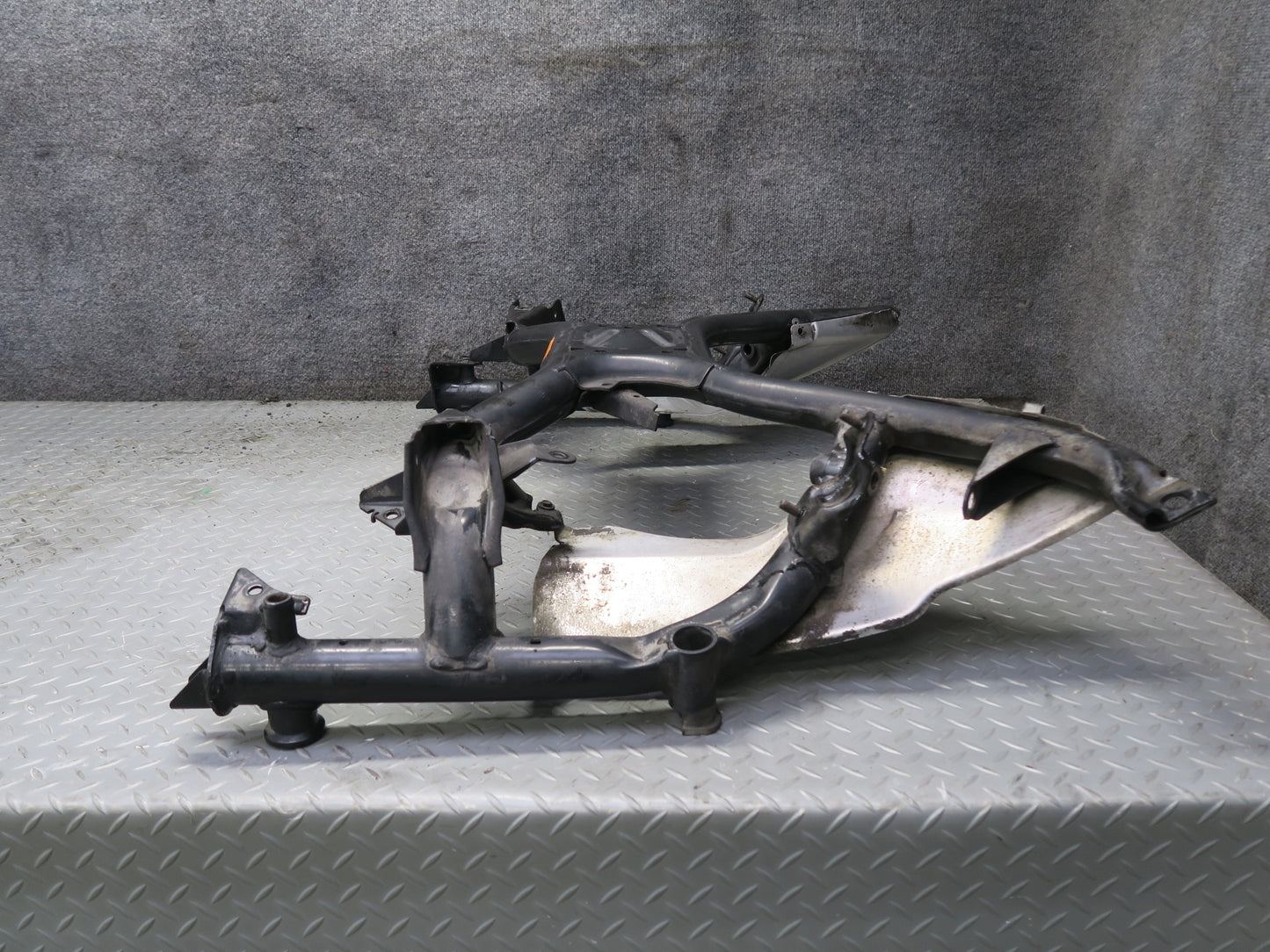 97-03 BMW E39 540ia 4.4L M62 Front Suspension Crossmember w Heat Shield Assy OEM