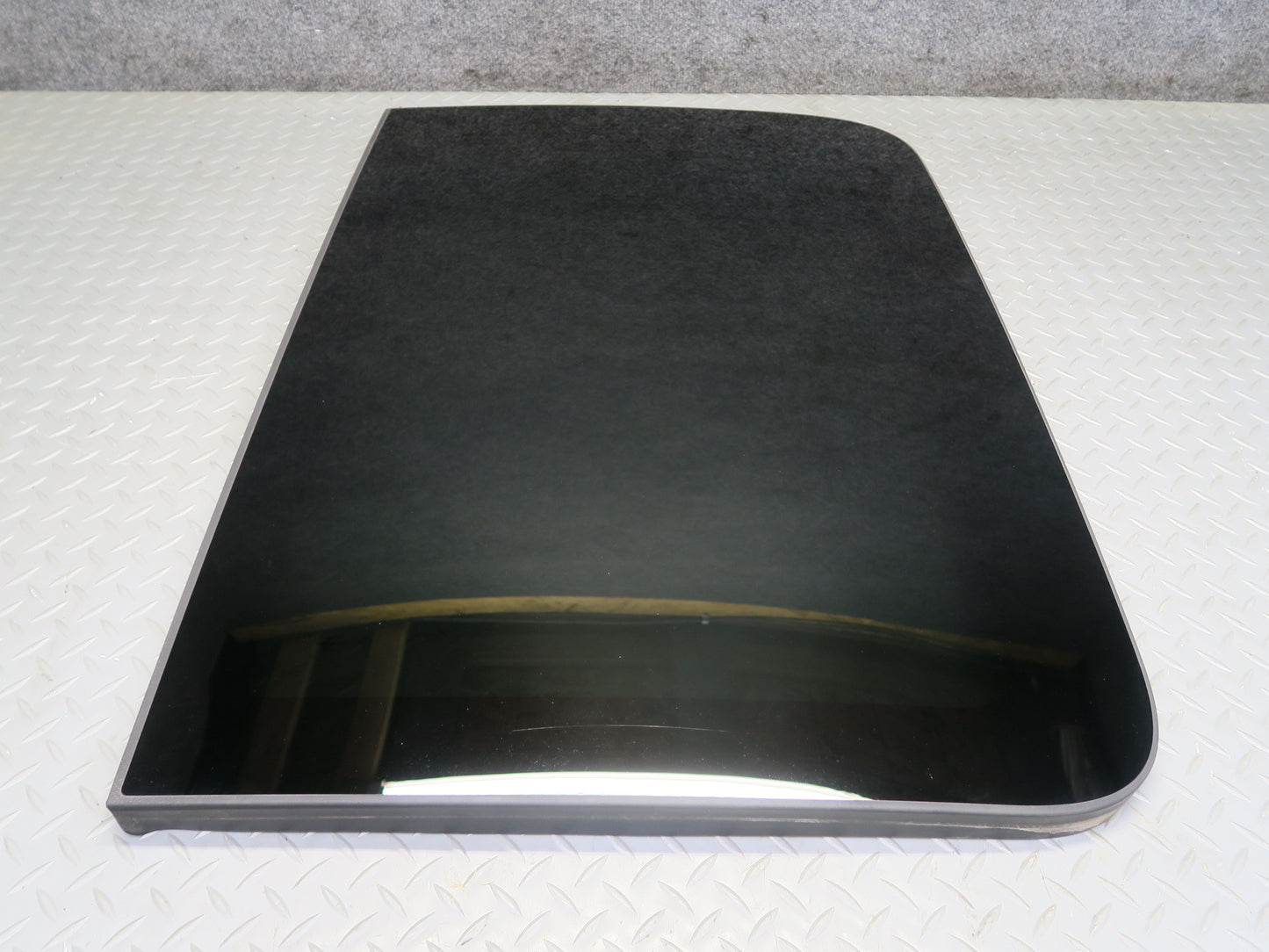 2017-2020 Maserati Levante M161 Front Sunroof Glass Window Panel