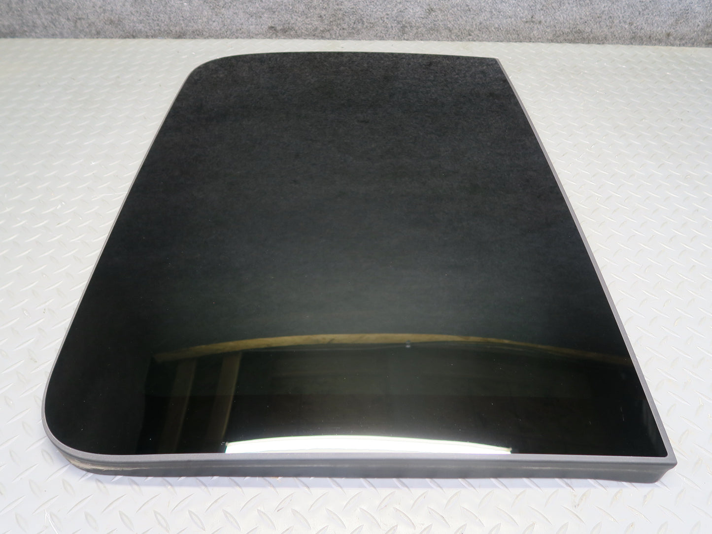 2017-2020 Maserati Levante M161 Front Sunroof Glass Window Panel