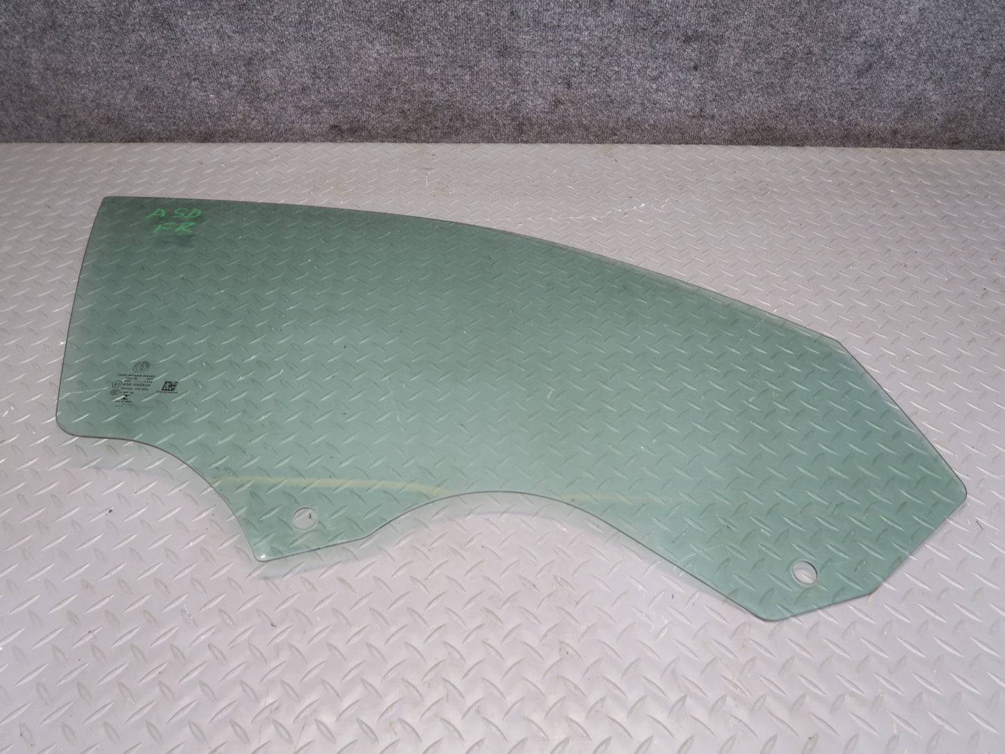 2017-2023 Alfa Romeo Stelvio Front Right Pass Side Door Glass Window
