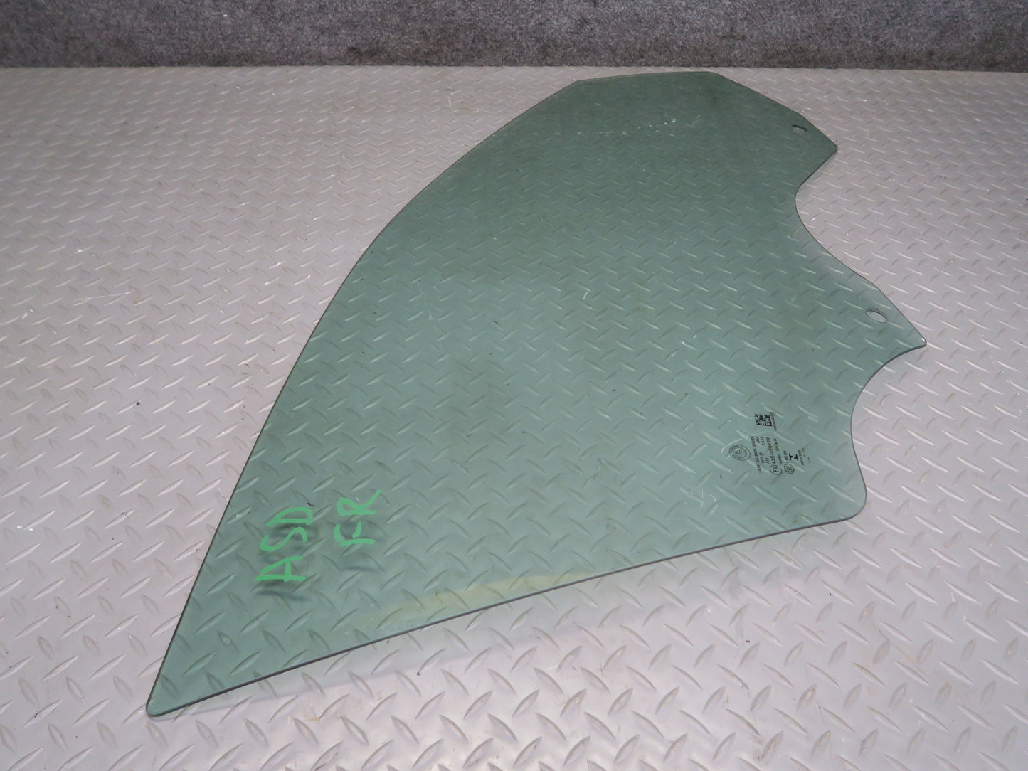 2017-2023 Alfa Romeo Stelvio Front Right Pass Side Door Glass Window