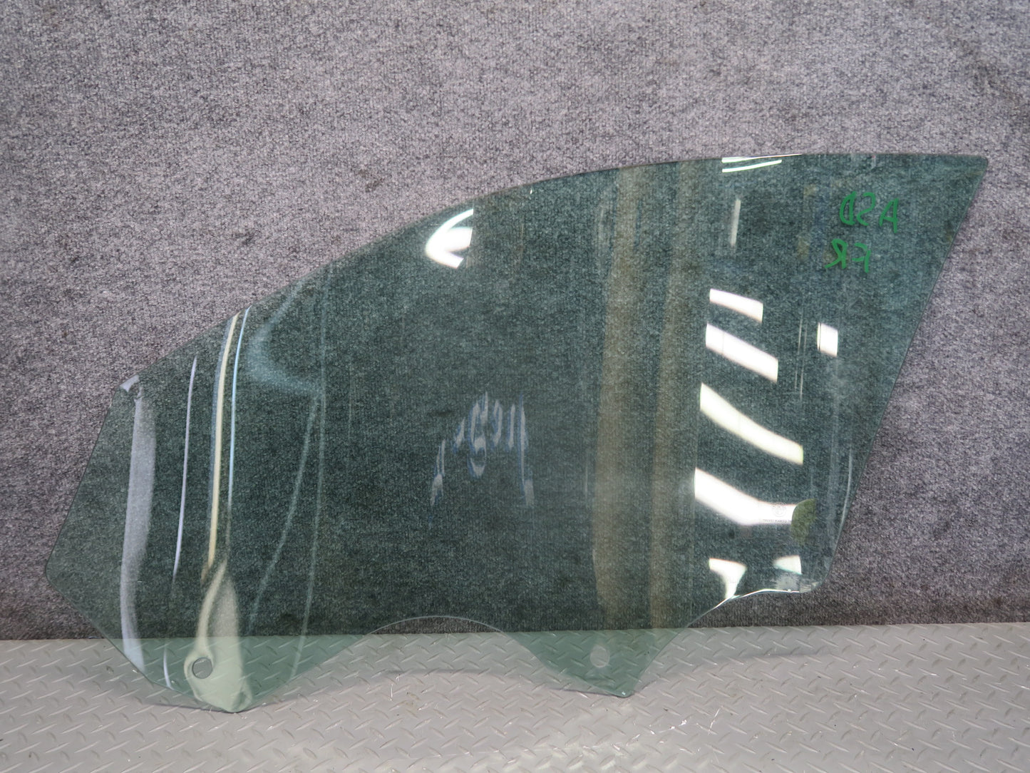 2017-2023 Alfa Romeo Stelvio Front Right Pass Side Door Glass Window