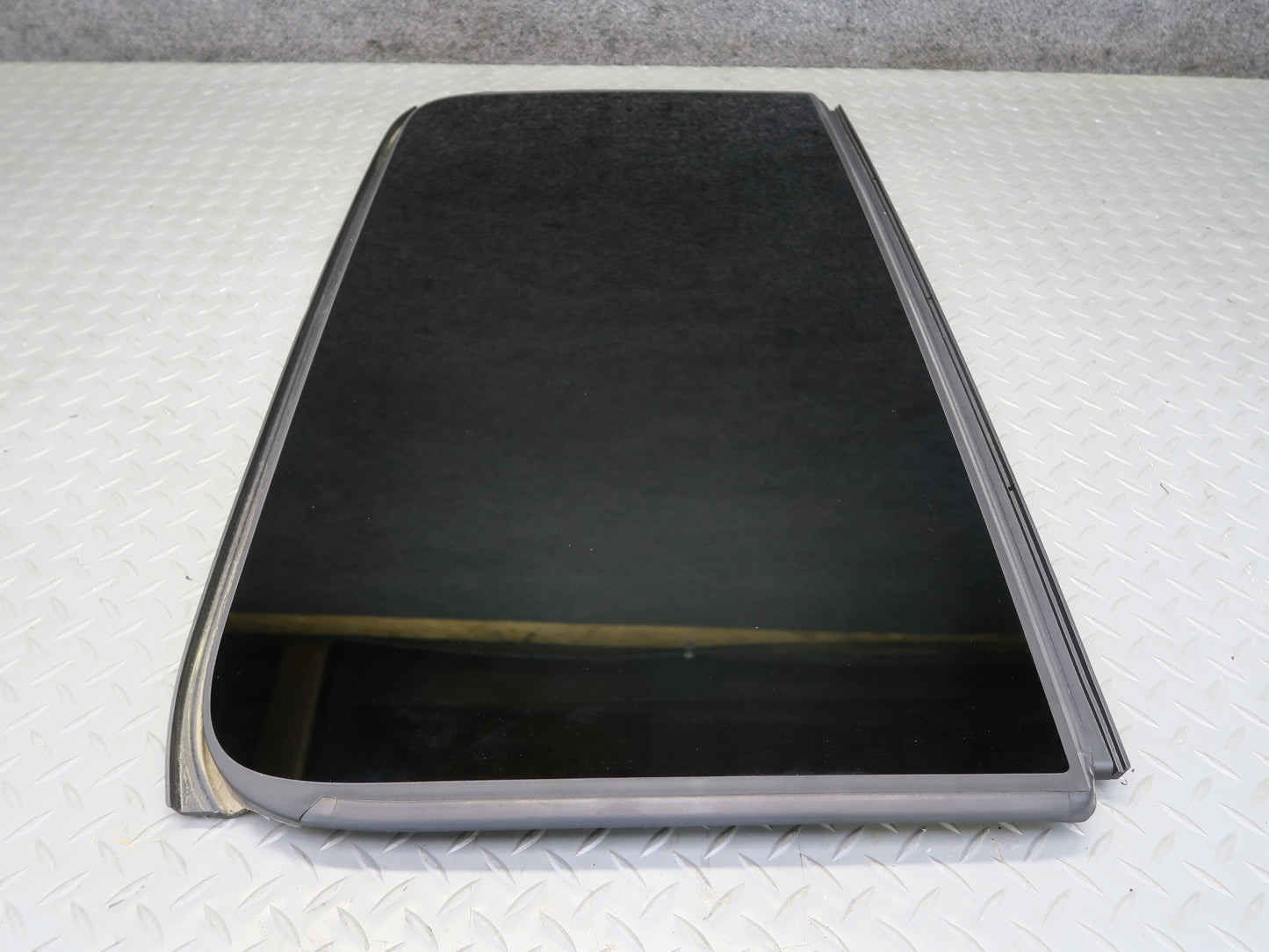 2017-2020 Maserati Levante M161 Rear Sunroof Glass Window Panel