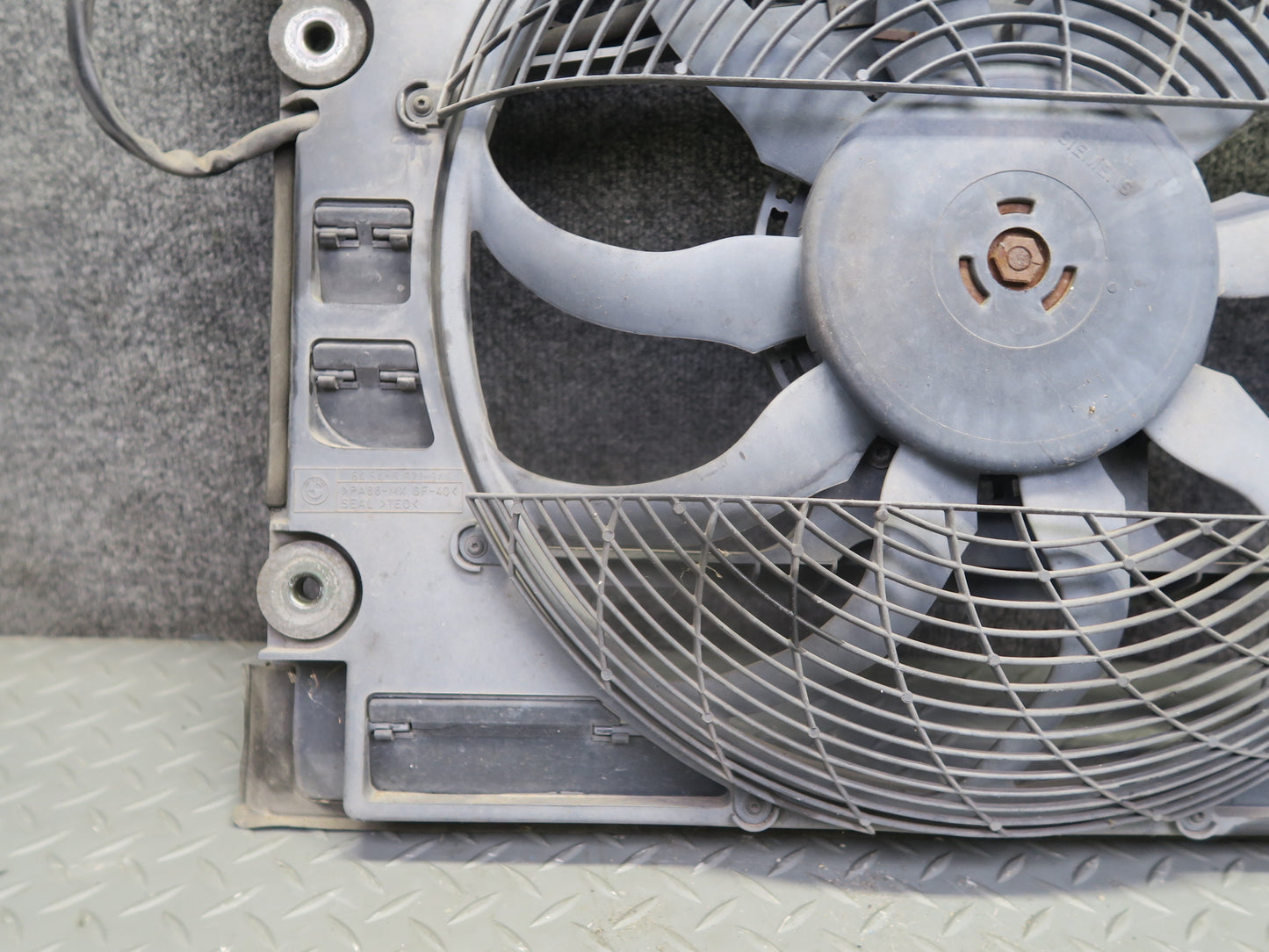 99-03 BMW E39 540ia A/C Condenser Auxiliary Pusher Cooling Fan 6921933 OEM