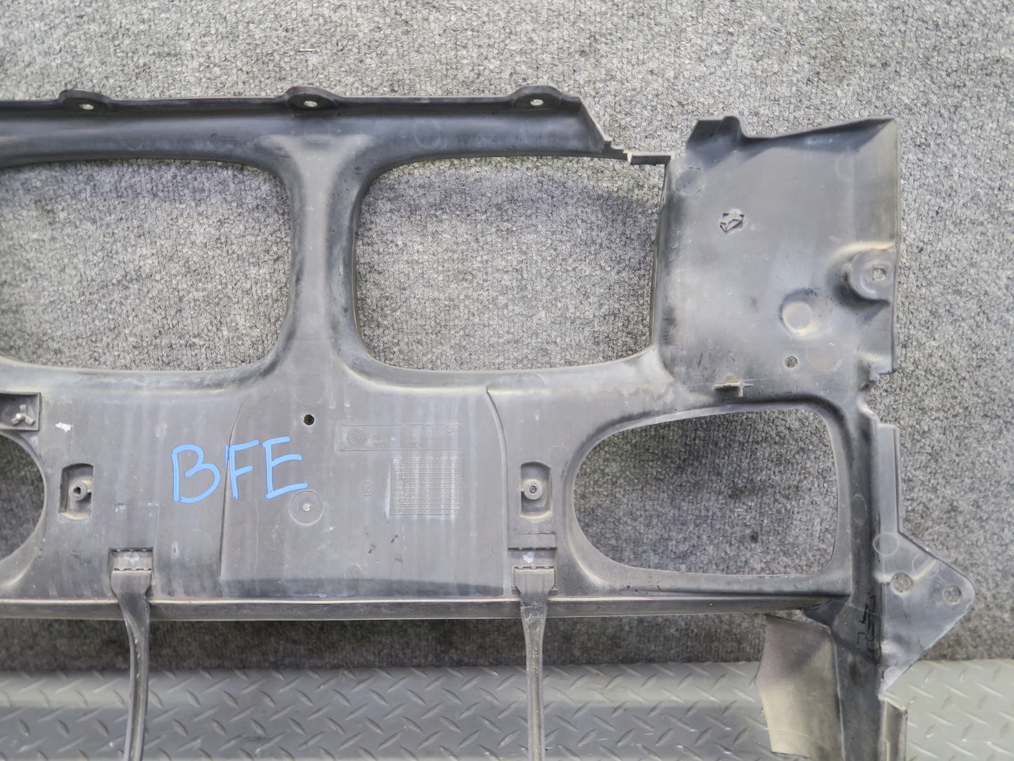 99-03 BMW E39 540ia Front Radiator Air Duct Panel OEM