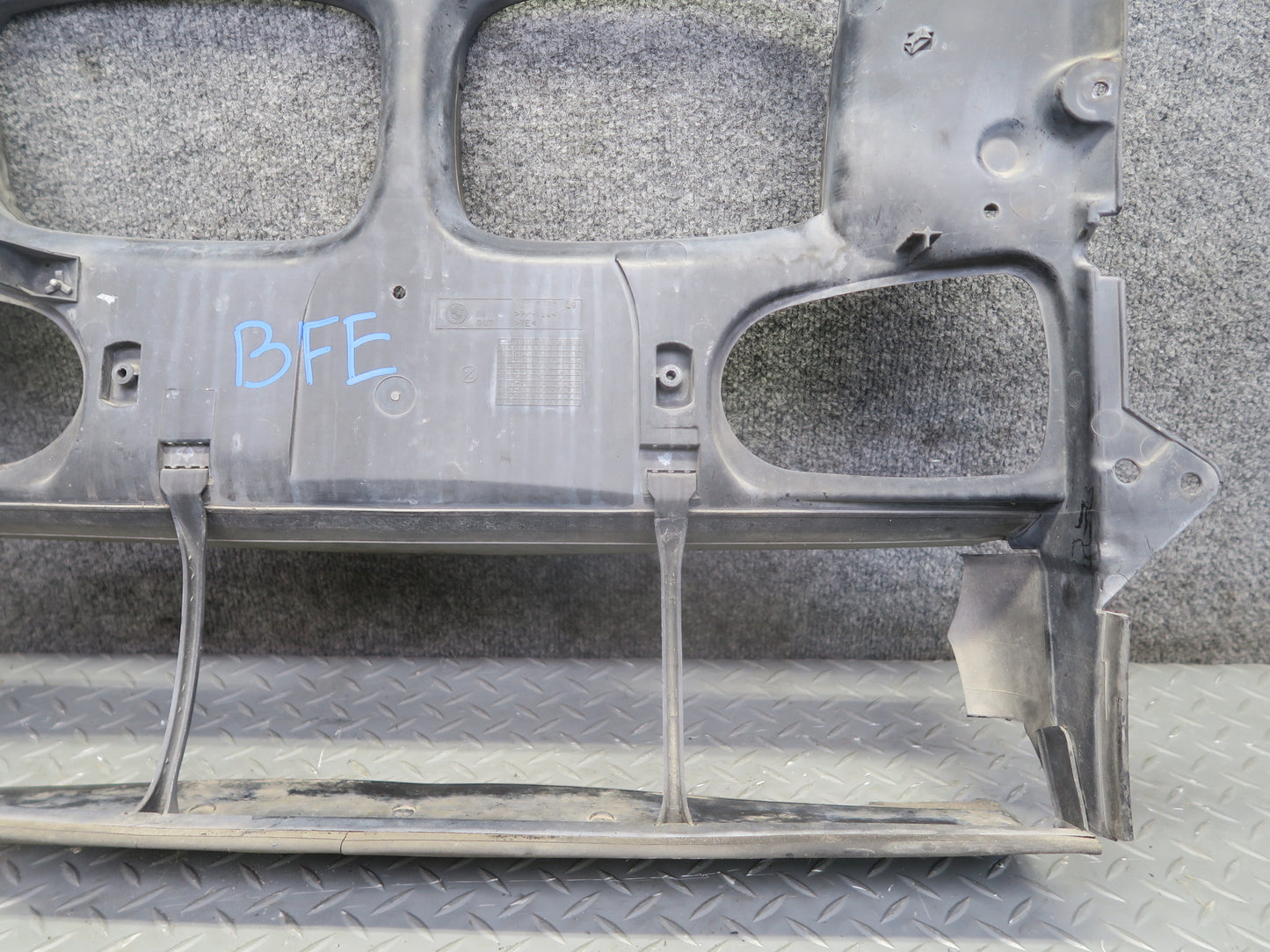99-03 BMW E39 540ia Front Radiator Air Duct Panel OEM