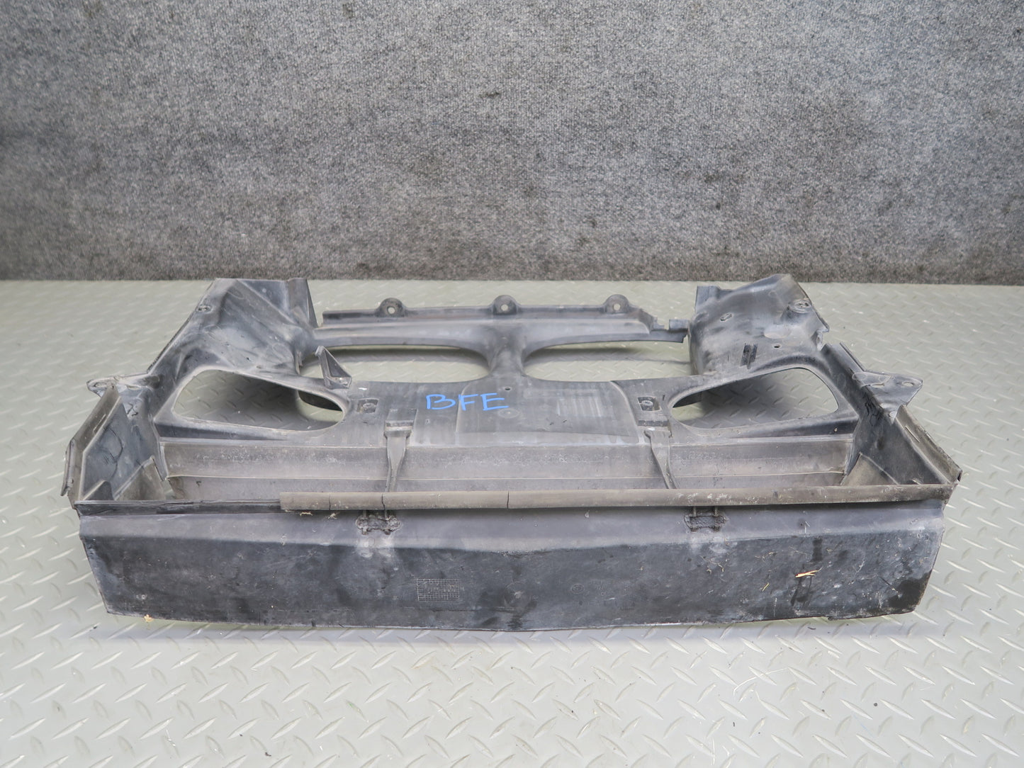 99-03 BMW E39 540ia Front Radiator Air Duct Panel OEM