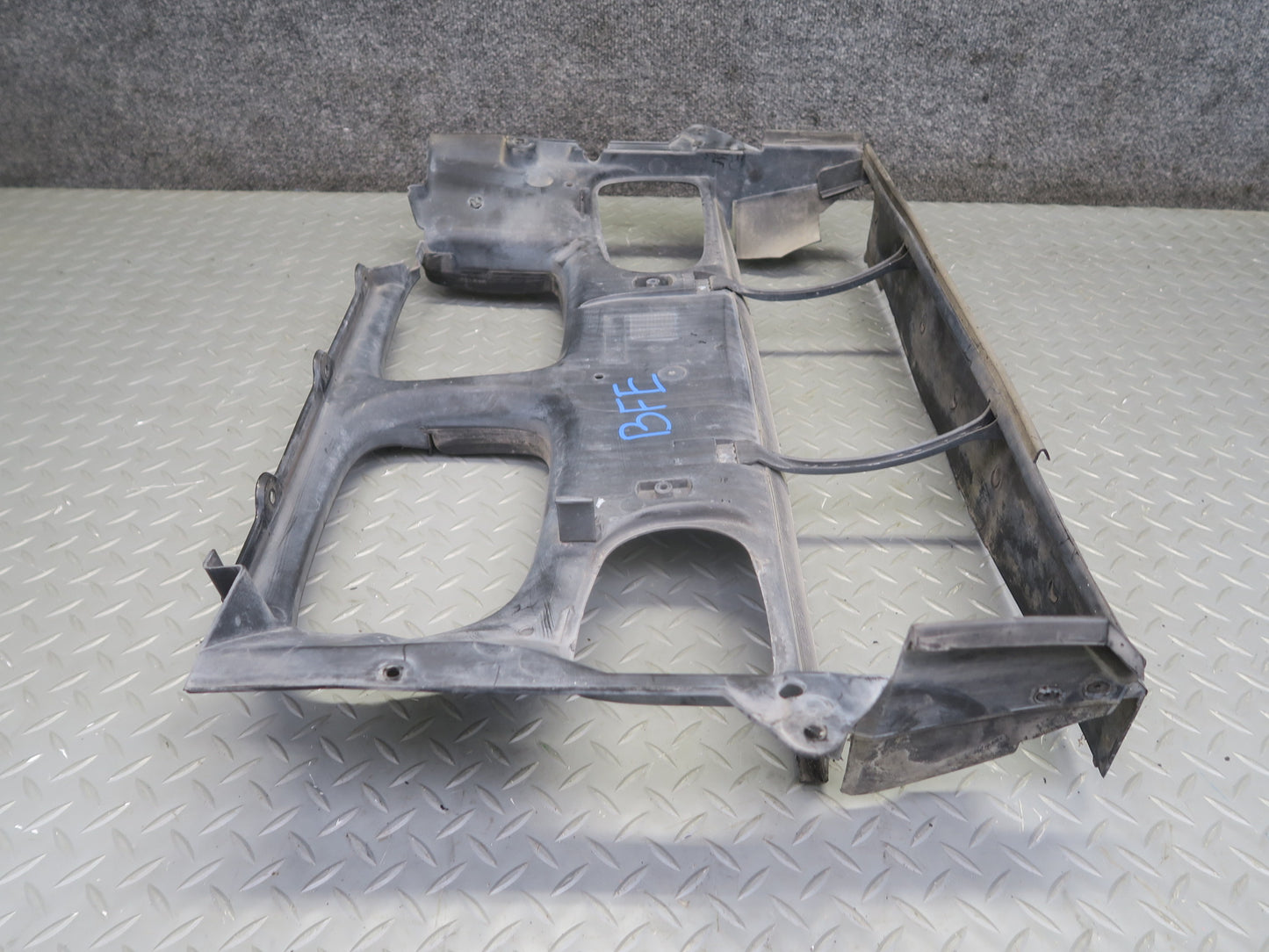 99-03 BMW E39 540ia Front Radiator Air Duct Panel OEM