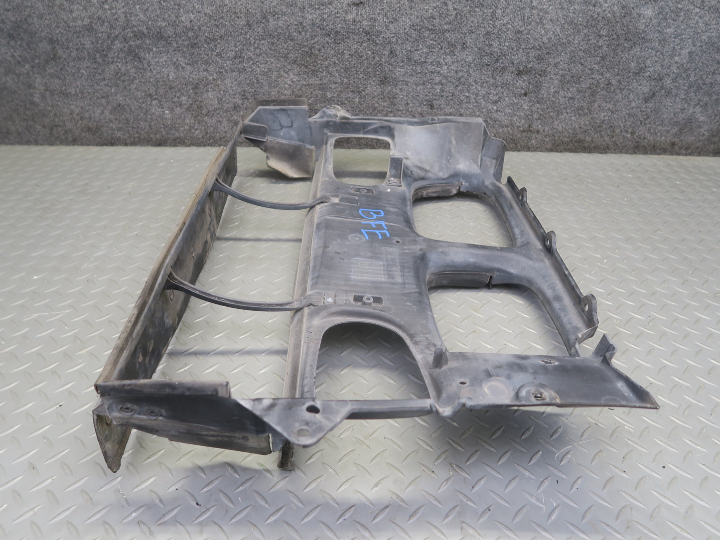 99-03 BMW E39 540ia Front Radiator Air Duct Panel OEM