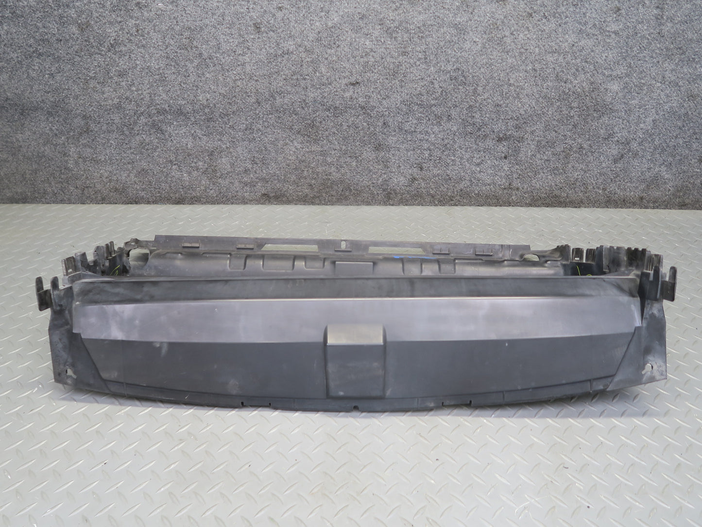 2015-2018 Porsche Macan Turbo Center Radiator Support Air Duct Guide
