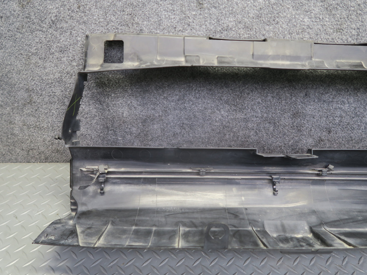 2015-2018 Porsche Macan Turbo Center Radiator Support Air Duct Guide