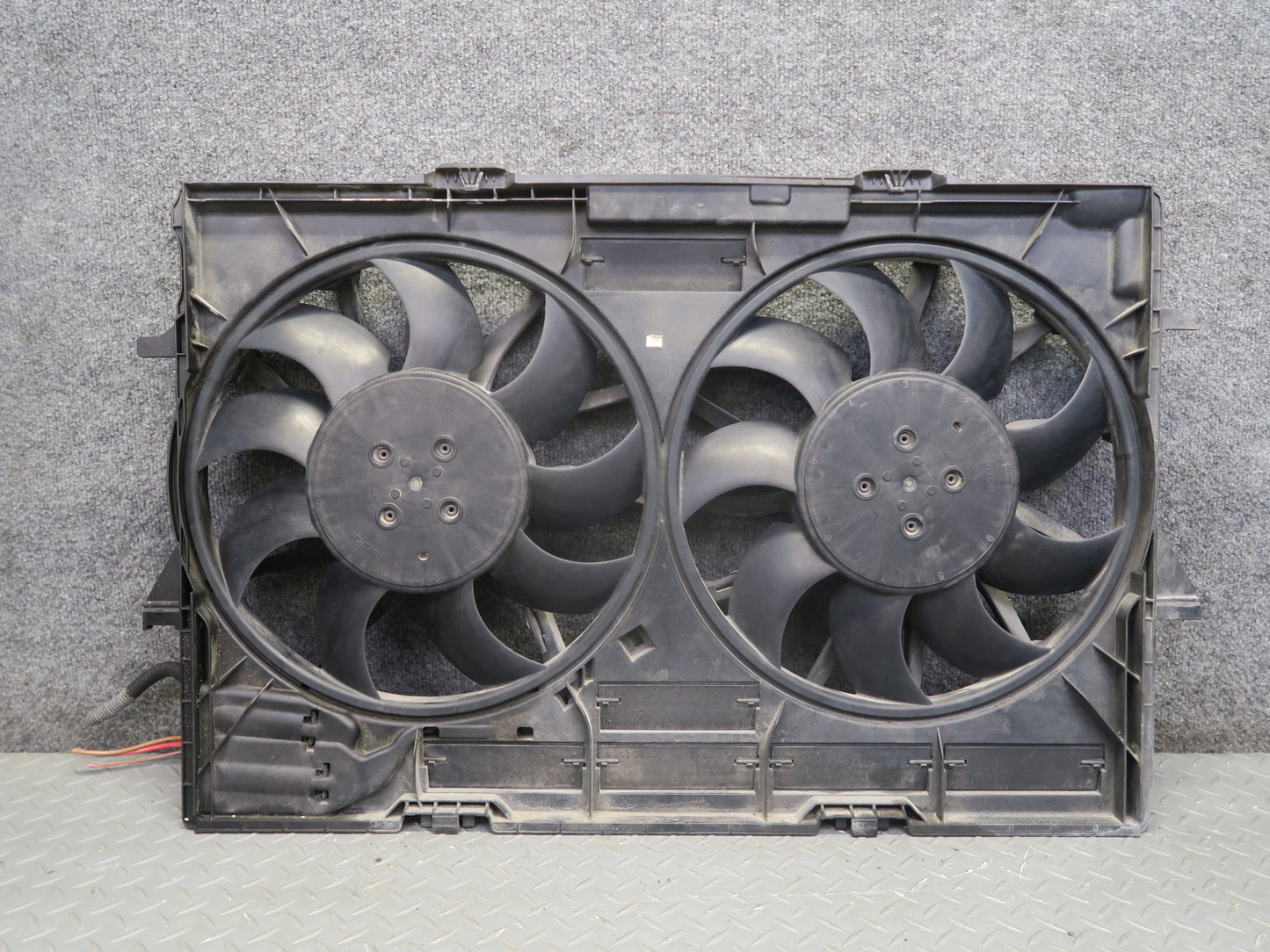 2015-2018 Porsche Macan Turbo 3.6L Engine Cooling Dual Fan Motor Shroud