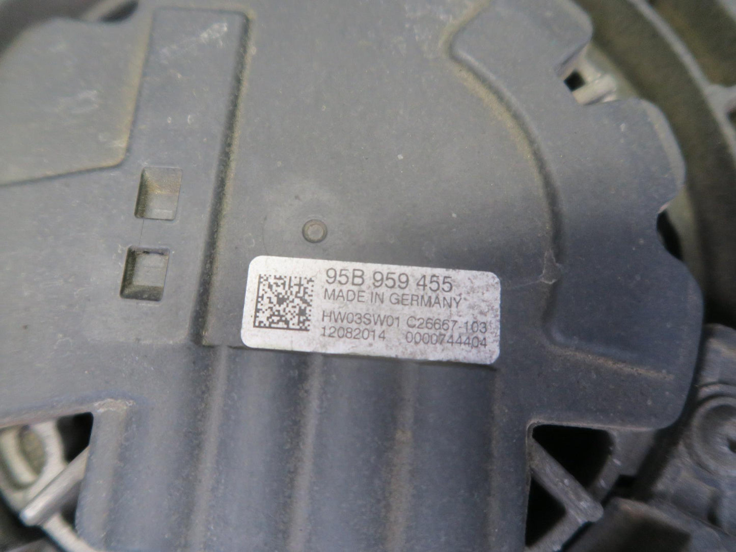 2015-2018 Porsche Macan Turbo 3.6L Engine Cooling Dual Fan Motor Shroud