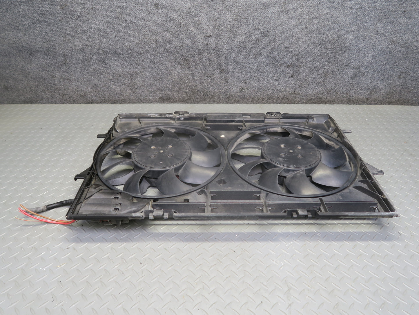 2015-2018 Porsche Macan Turbo 3.6L Engine Cooling Dual Fan Motor Shroud