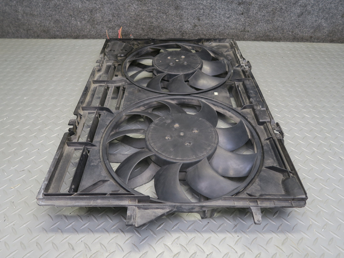 2015-2018 Porsche Macan Turbo 3.6L Engine Cooling Dual Fan Motor Shroud