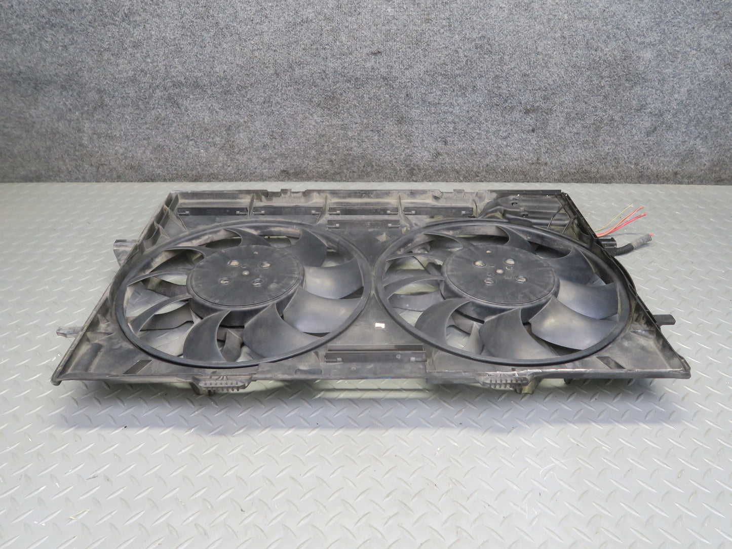2015-2018 Porsche Macan Turbo 3.6L Engine Cooling Dual Fan Motor Shroud